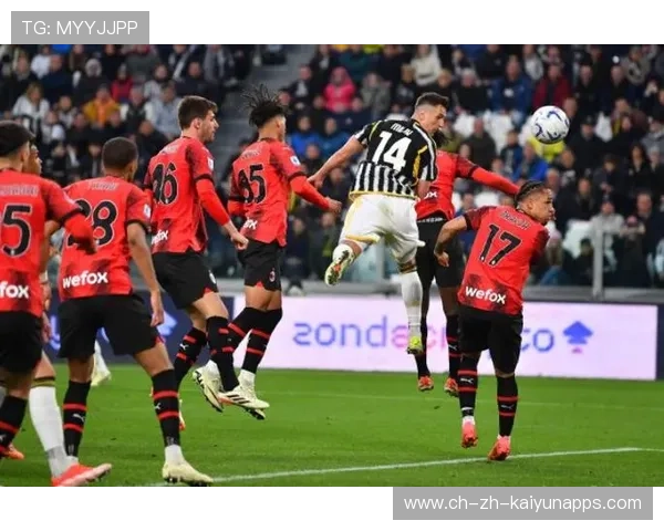 AC米兰中场长传直塞撕裂对手防线